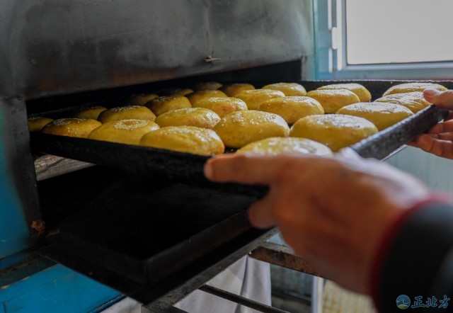 铁锅|技艺传承五代 守住“丰镇月饼”老味道