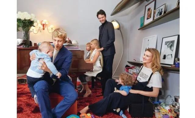 娜塔莉·沃佳诺娃|38岁超模两嫁豪门生5胎，现实版“太子妃升职记”