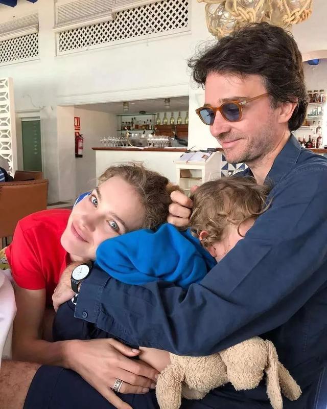 娜塔莉·沃佳诺娃|38岁超模两嫁豪门生5胎，现实版“太子妃升职记”