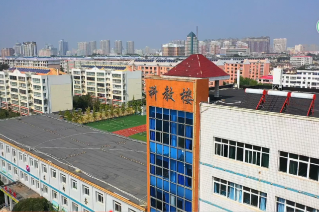 激发学生的爱国主义情怀,增强学生的集体荣誉感,秦皇岛市第八中学开展