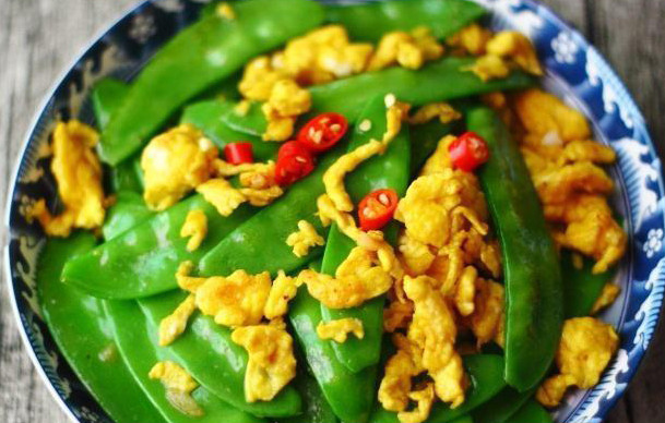 家常菜:扁豆烧排骨,酸甜鱼,荷兰豆炒鸡蛋