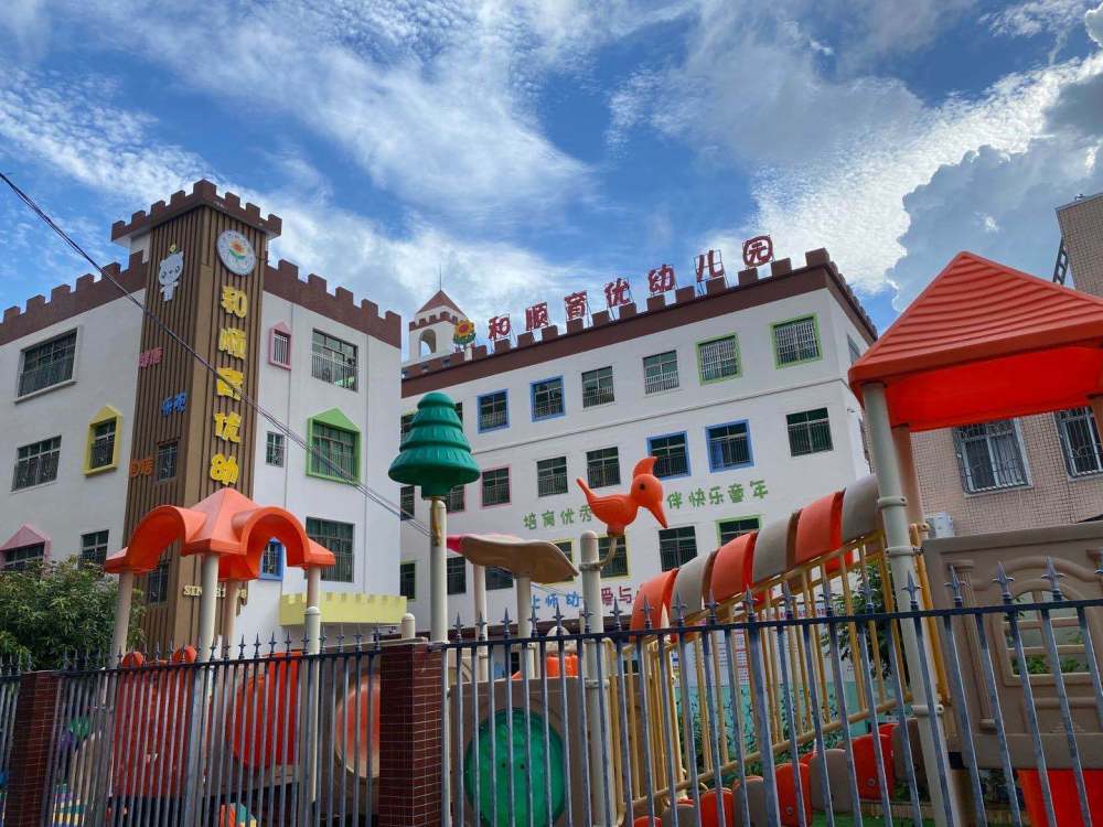 市城区和顺育优幼儿园负责人黄先生透露,幼儿园会免费让学校老师参加