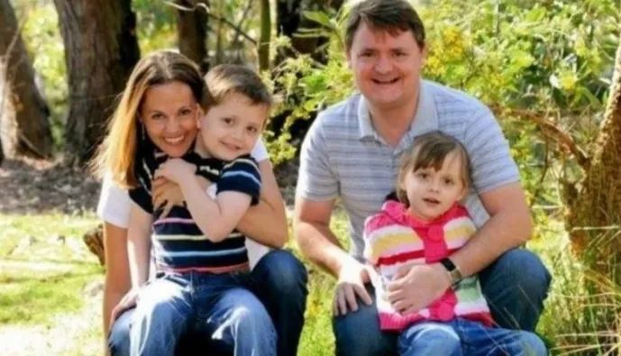 妮可·布里布尔|澳洲凶案：他一面扮演着完美父亲，一面谋划着杀死全家