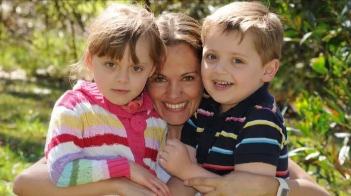 妮可·布里布尔|澳洲凶案：他一面扮演着完美父亲，一面谋划着杀死全家