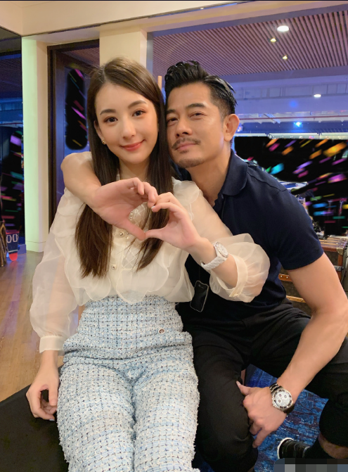 方媛|天王嫂接地气！方媛打气球布置豪宅，生两宝穿着打扮仍像少女