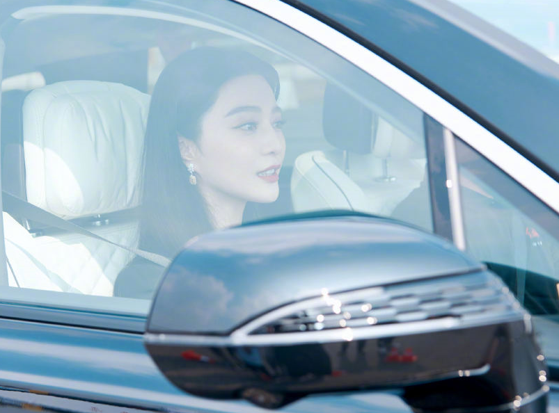 范冰冰|范冰冰力挺国货之光红旗，遭遇网络黑公关诋毁，工作人员发文澄清