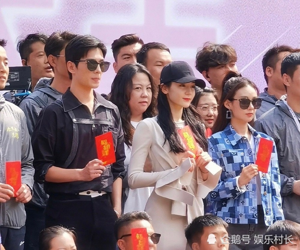 你是我的荣耀|《你是我的荣耀》开机，迪丽热巴杨洋亮相男帅女靓，二人甜蜜互动CP感强