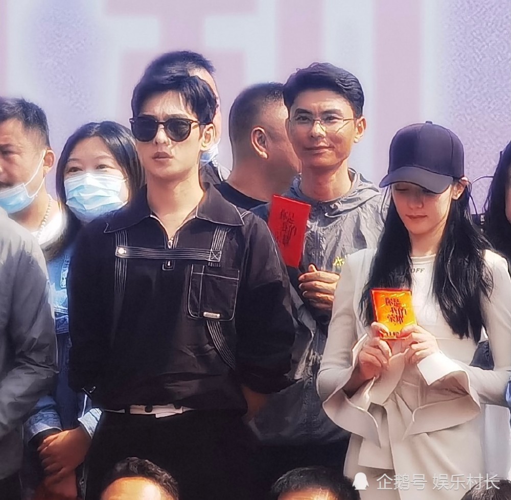 你是我的荣耀|《你是我的荣耀》开机，迪丽热巴杨洋亮相男帅女靓，二人甜蜜互动CP感强