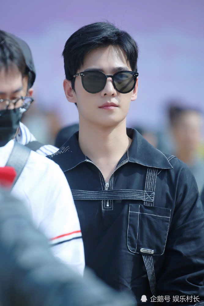 你是我的荣耀|《你是我的荣耀》开机，迪丽热巴杨洋亮相男帅女靓，二人甜蜜互动CP感强