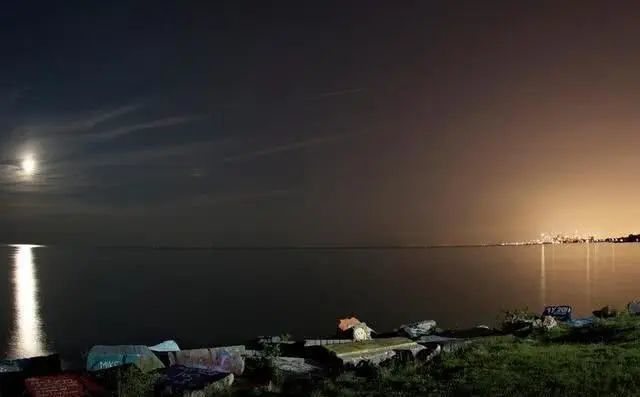 地球|为什么有人说：从月球上看地球会让人感到恐惧？到底在害怕什么？