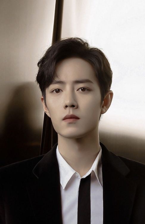 肖战|肖战出道4周年，话题登上各国热搜第1，人气已超越千玺蔡徐坤