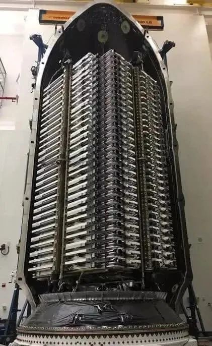 詹姆斯·韦伯太空望远镜|马斯克打造的首批“星链”卫星，缘何已经损失过半？