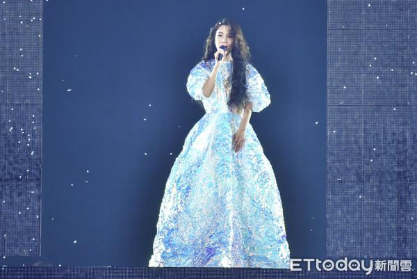 田馥甄演唱会|田馥甄演唱会SHE隔15个月合体了！无预警冲台上 歌迷全嗨翻