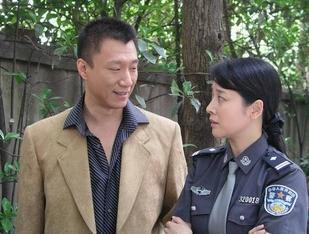 他就演了很多经典作品,《永不瞑目》,《像雾像雨像风》,《半路夫妻》