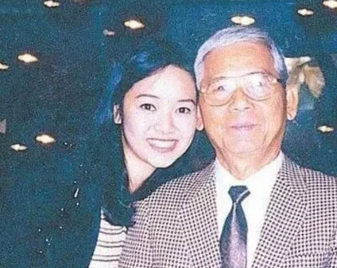 侯佩岑|昆凌视奸侯佩岑？盗图、假哭，这次她真的输了…