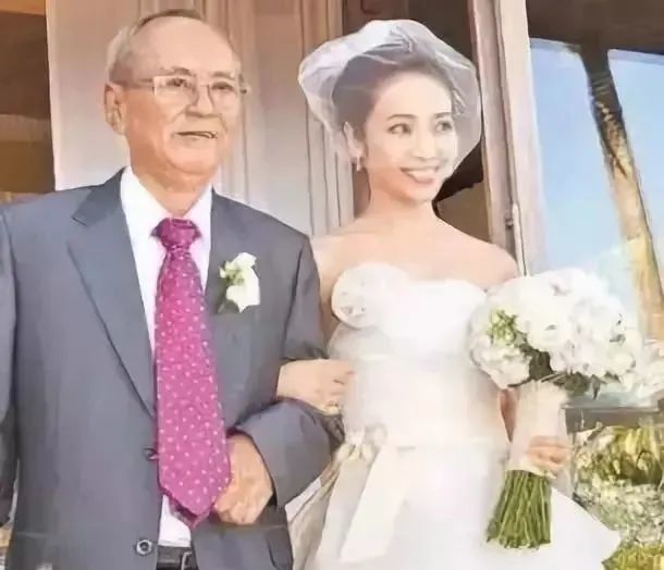 侯佩岑|昆凌视奸侯佩岑？盗图、假哭，这次她真的输了…