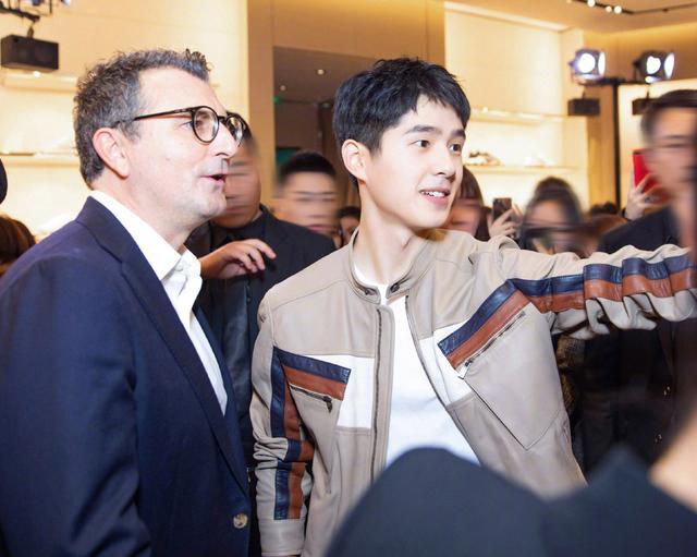 刘昊然|23岁刘昊然被男粉叫宝贝！罕见瞳孔炸裂表情失控，竟然这样回应