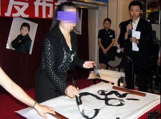 毛笔|“江湖书法家”的祖师爷找到了，花式杂耍，样样精通！