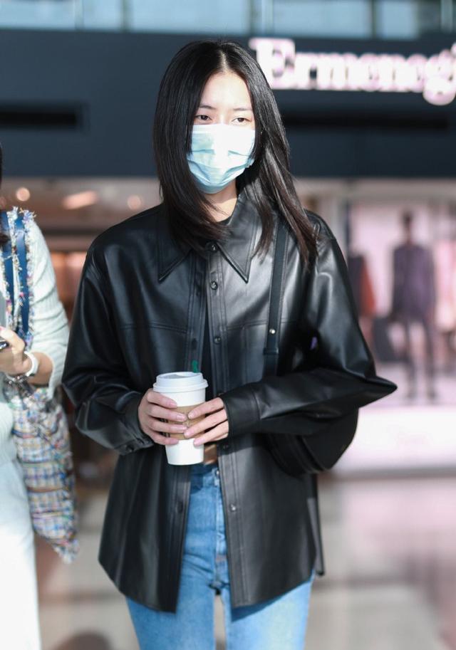 薇娅直播露女团腿!站直腿却没刘雯坐下长,大表姐身高都快出框了