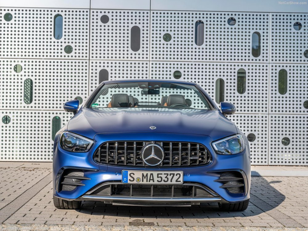 奔驰e53 amg敞篷跑车全球首发,百公里加速4.4秒,外观优雅大气