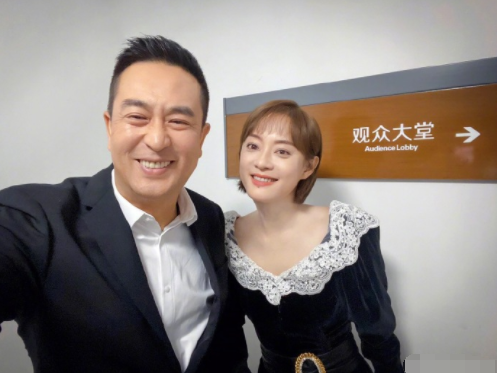 孙俪|孙俪回应自拍被张嘉益嫌弃，在线diss邓超不够绅士却被命令删丑照