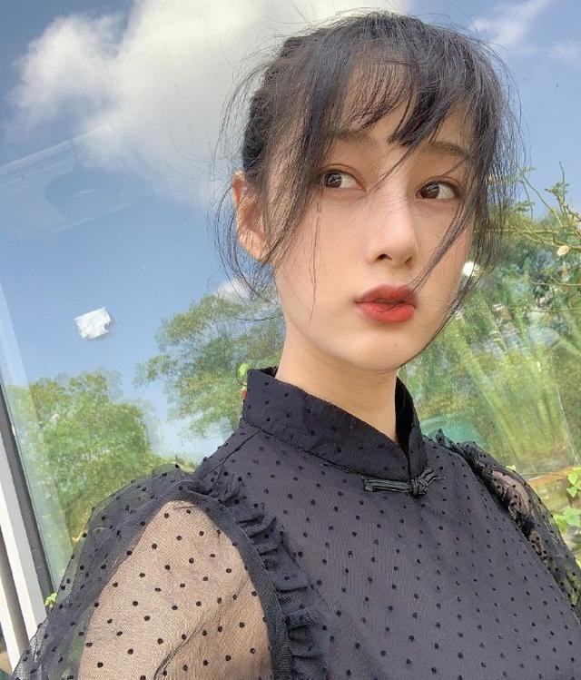 逗趣|女演员自曝做医美失败，拍戏脸肿成包子太逗趣，网友调侃撞脸杜华