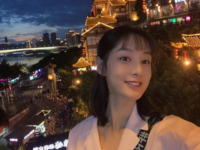 逗趣|女演员自曝做医美失败，拍戏脸肿成包子太逗趣，网友调侃撞脸杜华