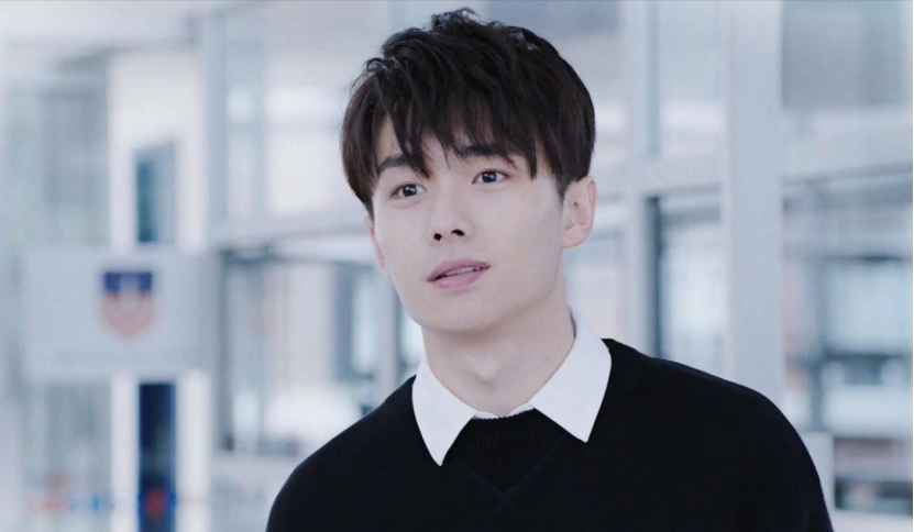 在剧中饰演关小唐的演员叫瞿子路,今年22岁,六月份