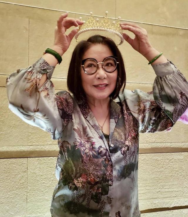 香港公主冠军李司棋过70岁生日经历两段婚姻和癌症仍像少女