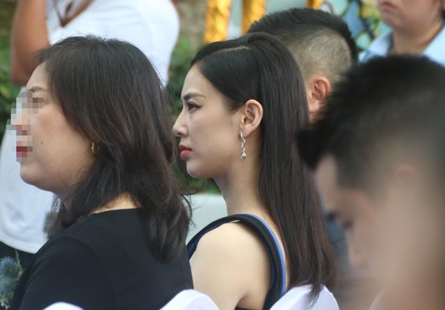 黄圣依|董璇黄圣依罕见同框比美，黄圣依满脸疲态，董璇却少女感十足