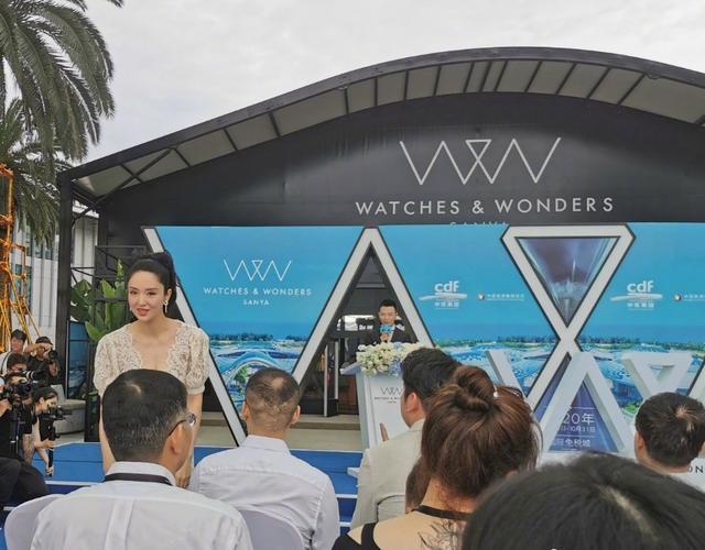 黄圣依|董璇黄圣依罕见同框比美，黄圣依满脸疲态，董璇却少女感十足