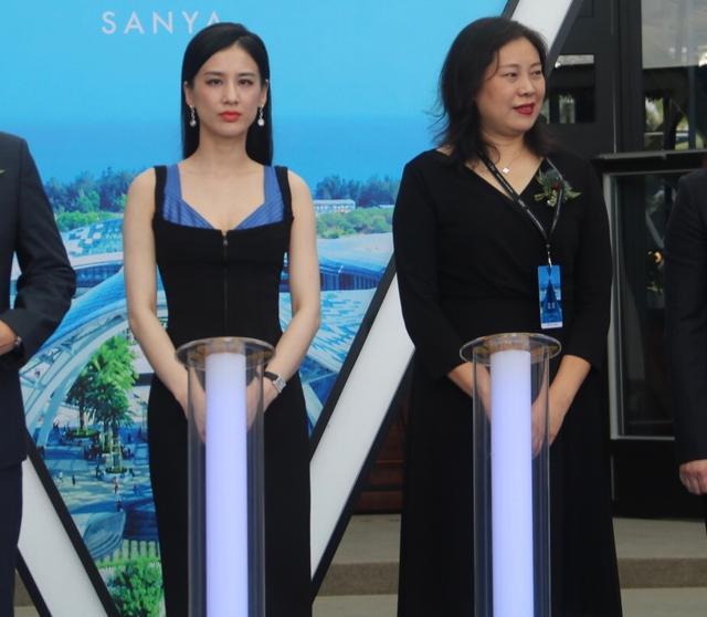 黄圣依|董璇黄圣依罕见同框比美，黄圣依满脸疲态，董璇却少女感十足