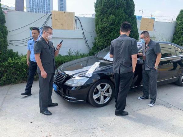 男子貸款買車還不上款,被銀行告上法庭後車神秘失聯,法官