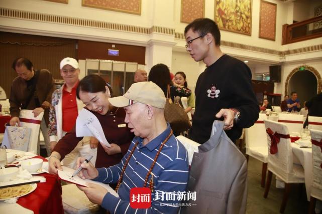 感谢谐剧师父沈伐,感谢散打师父李伯清.收我为徒.一日为师,终身为父.