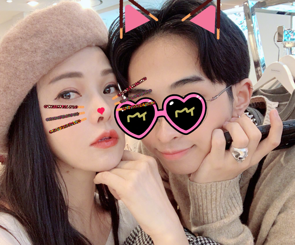 伊能静|伊能静儿子再晒女装照，粉色纱裙梦幻感十足，底下评论却褒贬不一