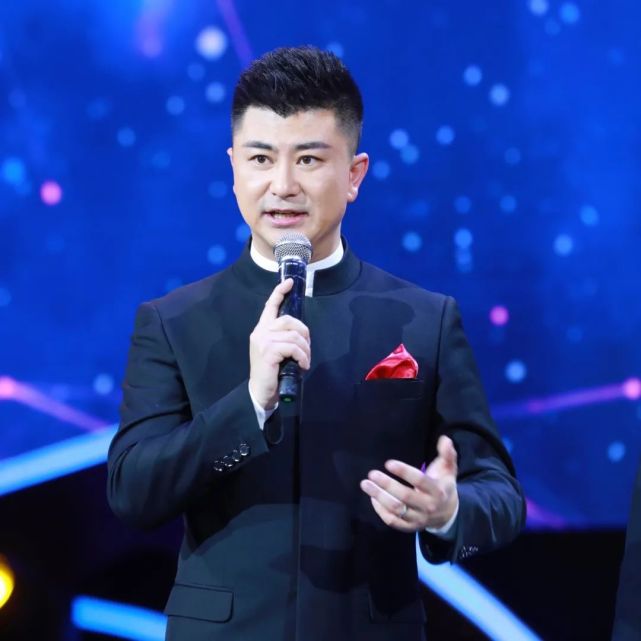 中央电视台节目主持人刘栋栋容阵持主国家一级导演,美丽中国乡村行