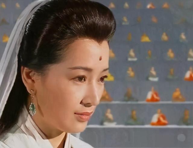 她是荧屏最美观音与黄日华相恋被骂如今年过半百遭遇婚变