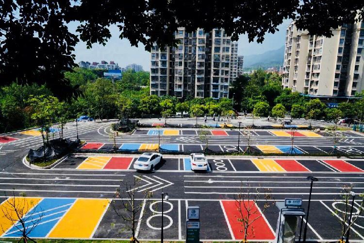 逛缙云山北温泉停车更方便重庆首个彩色户外停车场国庆假期投用