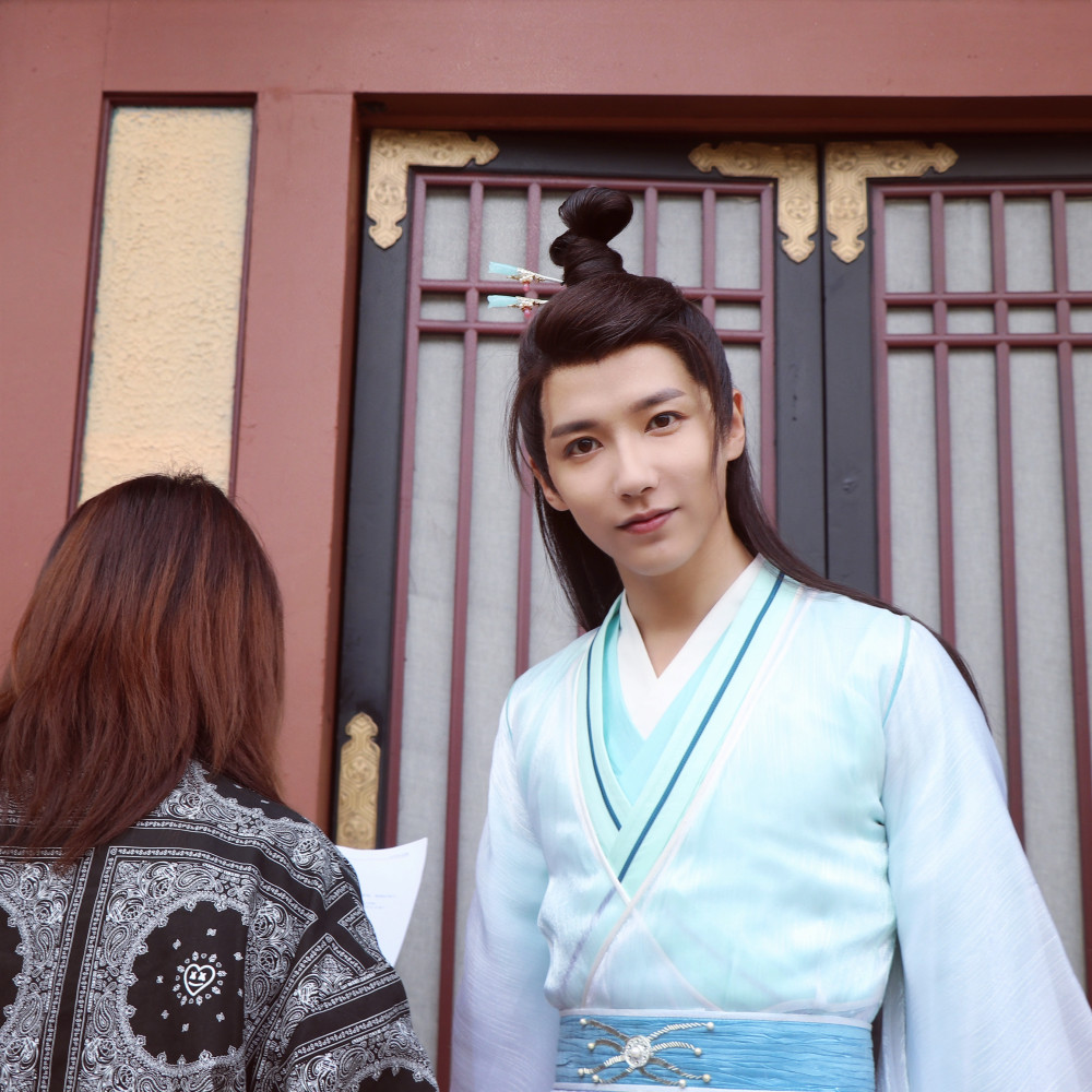 琉璃导演再拍新作男主贾征宇女装扮相美过女儿国国王