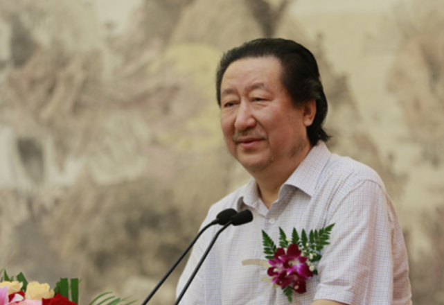 着了,因为在此之前则宣布杨晓阳,不再继续担任中国画院院长这一职务了