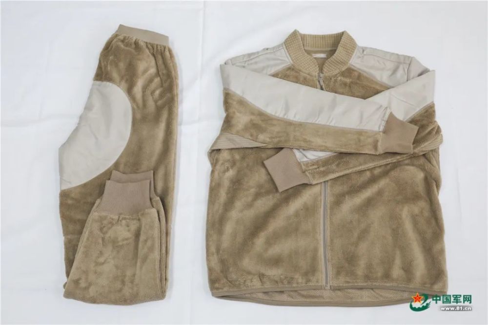 又一新型军服套装配发里料有更新