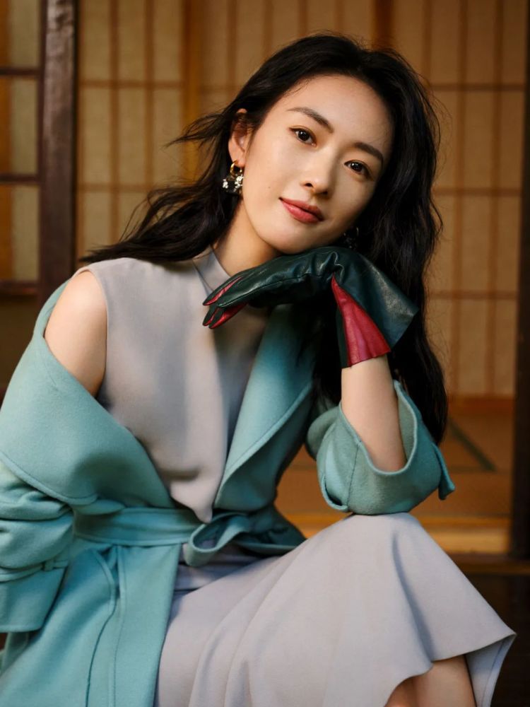 丽斯 dellis dai化妆:孙琦发型:李志辉执行制片:曹燃时装助理:周昕怡