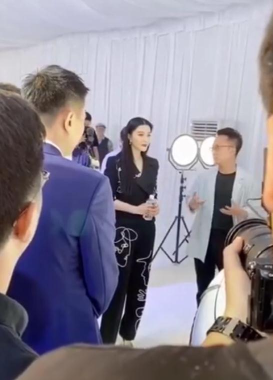 范冰冰|范冰冰复出之路越走越宽，既高调现身车展，又与某大牌成功签约，网友：祝好