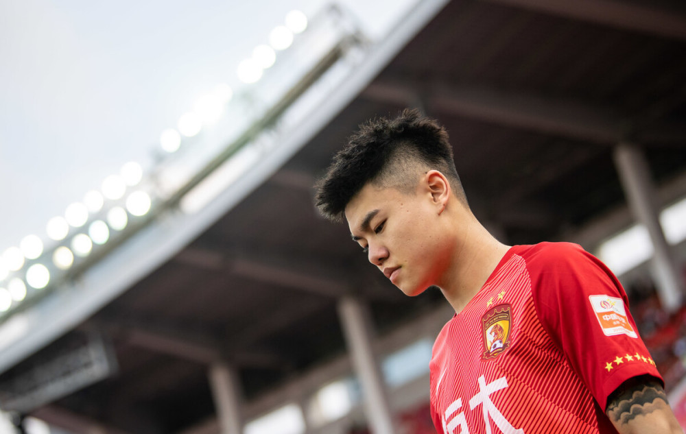 作为前场进攻球员,杨立瑜的一些短板也暴露了出来,除了射门方面需要