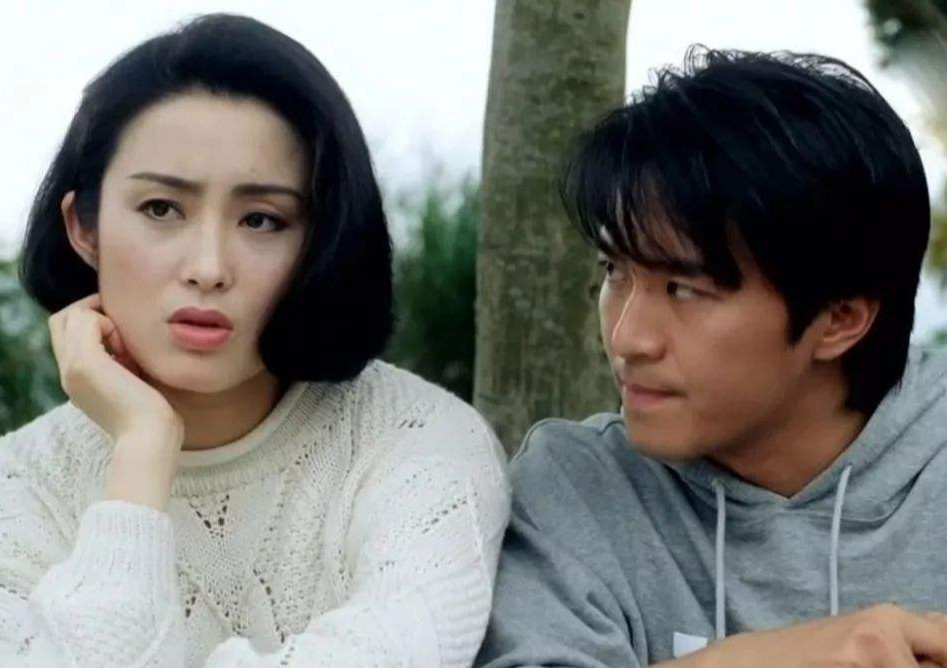 让张敏封神的是和李连杰合作的《倚天屠龙记之魔教教主》,张敏暗哪