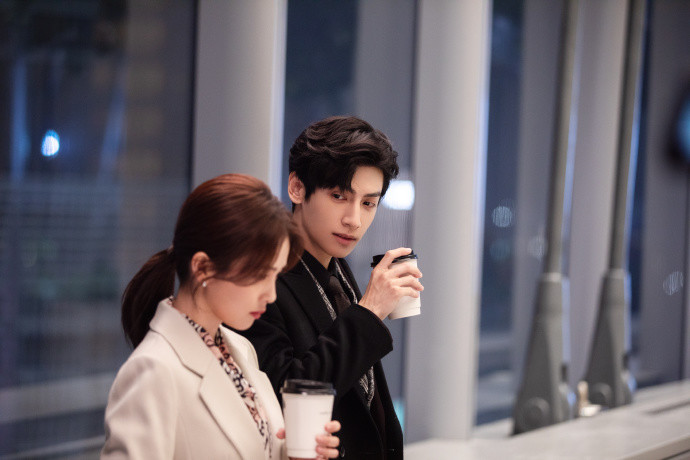 罗云熙|罗云熙上不了白鹿热评被无情嘲笑，和高瀚宇比赛卖萌频笑场