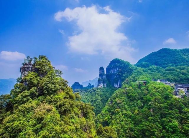 座座有神工石筆峰指蒼天硯窩蓄盡雨露福建宜昌心連心同袍同澤江海情