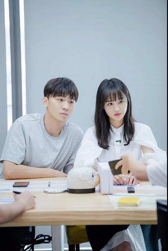 郑爽|郑爽突然发文表示被威胁伤害，网友猜测或与张恒有关