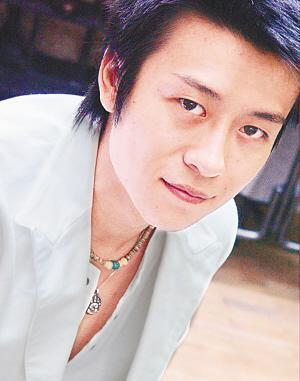 亲妈是导演,干妈也是导演,18年未能捧红他,娶媳妇改名后火了