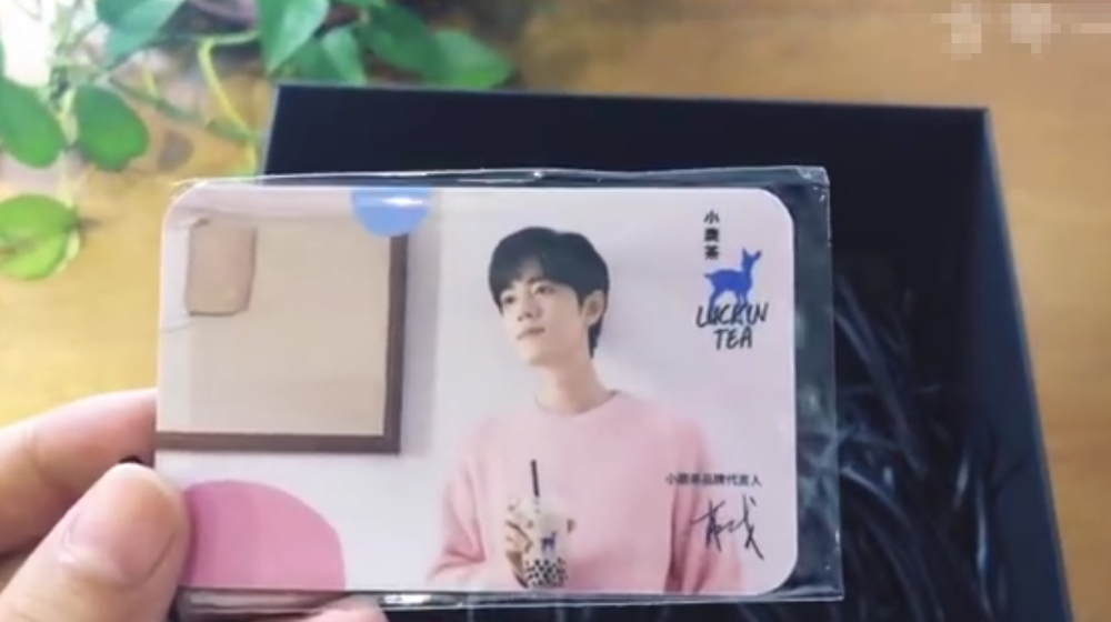 礼盒|明星中秋礼盒太奢华，肖战永生花礼盒被倒卖，价格高达4500